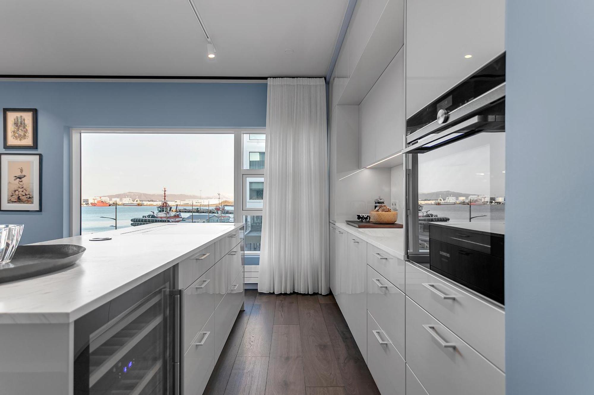 Sunny Central Reykjavik Apartment - Harbour View 외부 사진